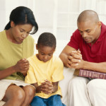 praying-family